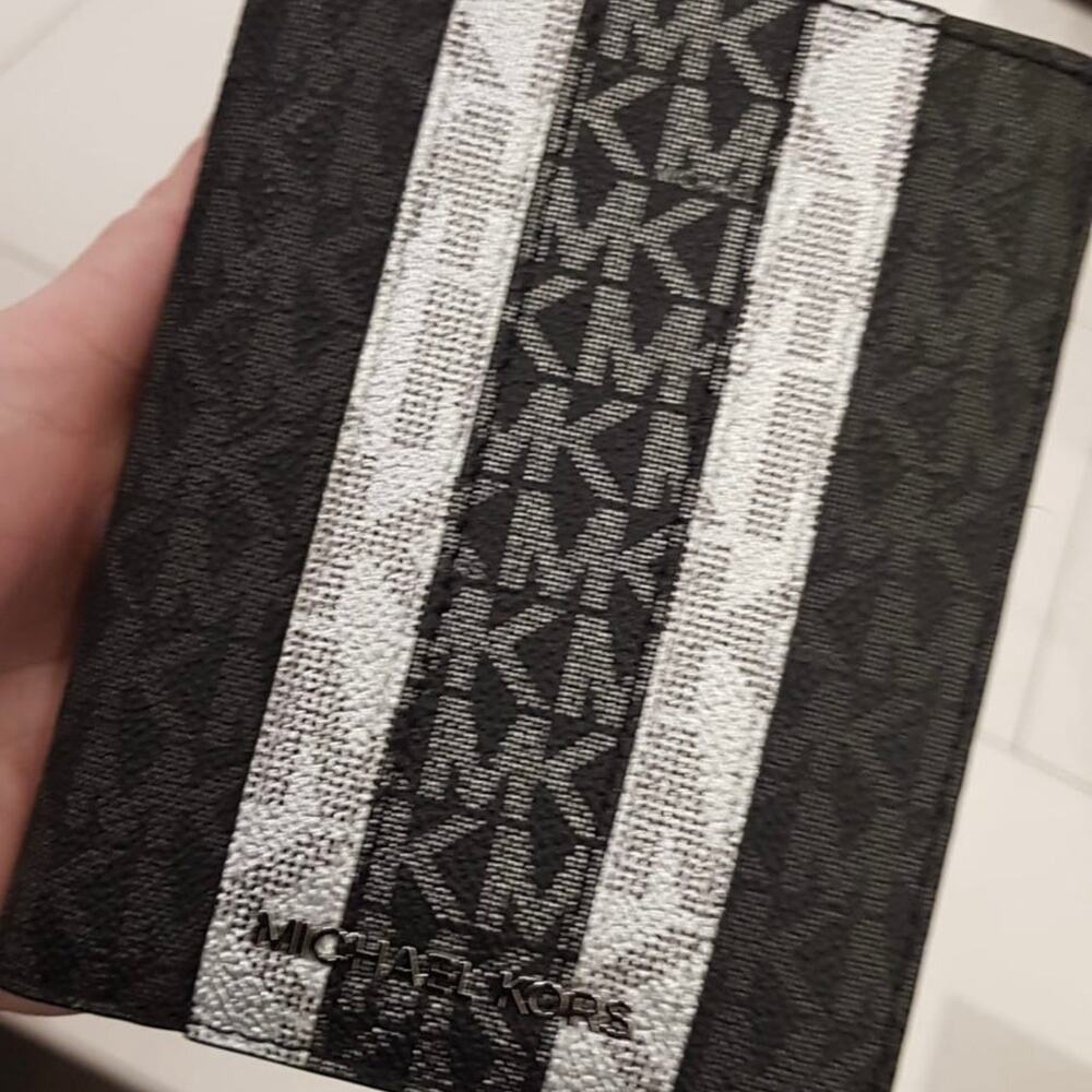 Michael Kors Passport Wallet Jet Set MK Stripe Signature Black Multi - Picture 3 of 4